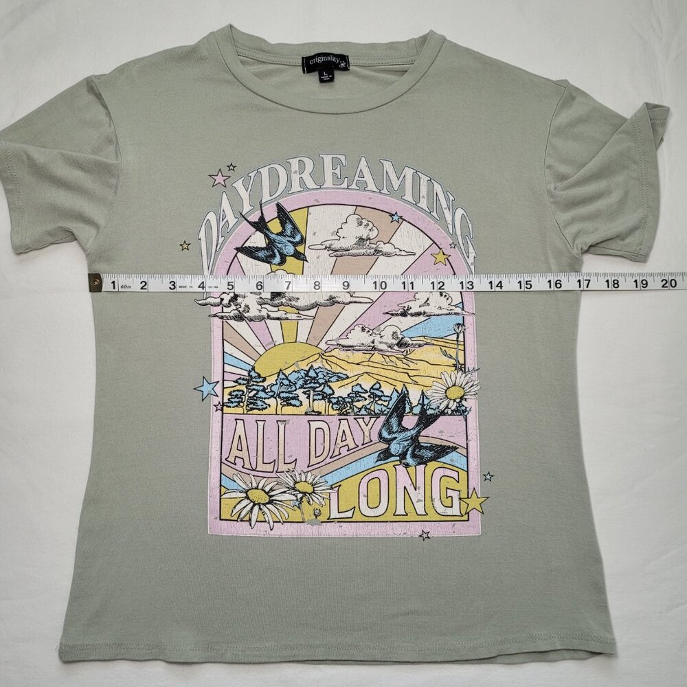 Originality Daydreaming All Day Long Graphic Tee Sage Green Boho Top Youth Large - Picture 7 of 8